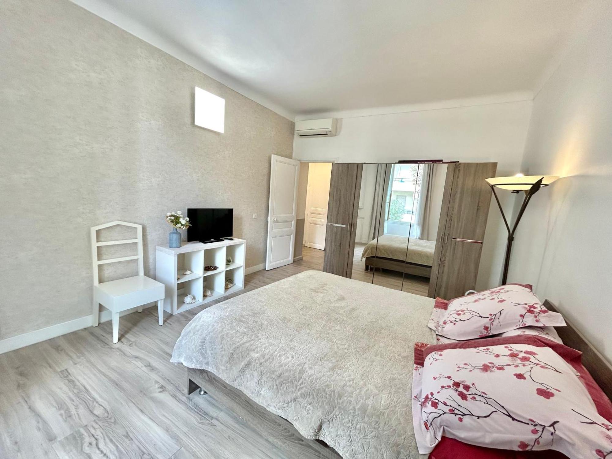 Amiral Courbet Apartment ฌวง-เลส์-แป็งส์ ภายนอก รูปภาพ